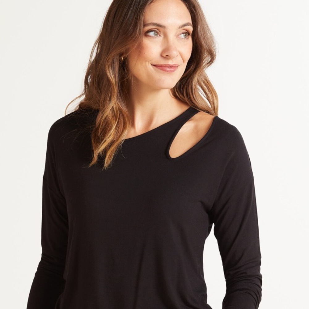 EVEREVE Tilly Cutout Long Sleeve Top